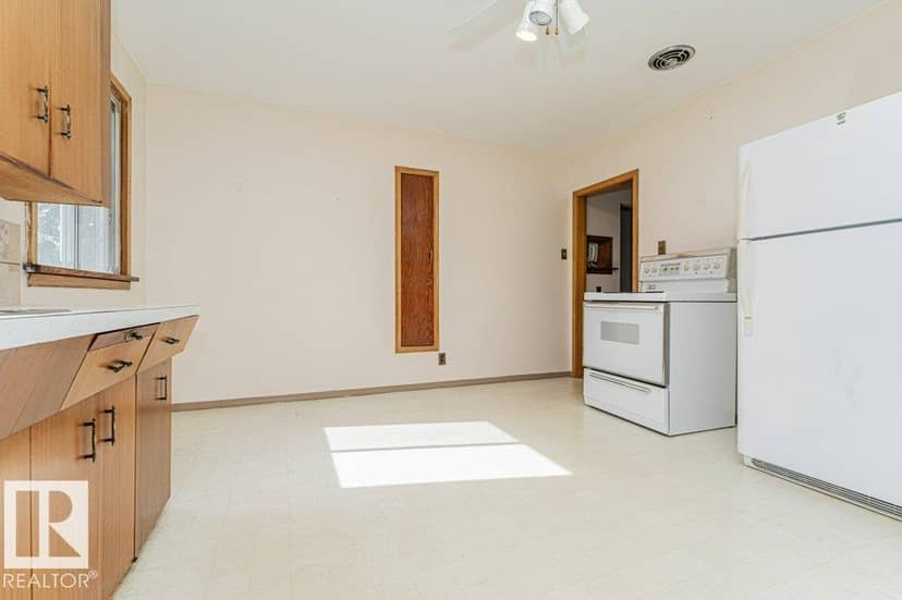 10509 77 ST NW — photo 25 of 40
