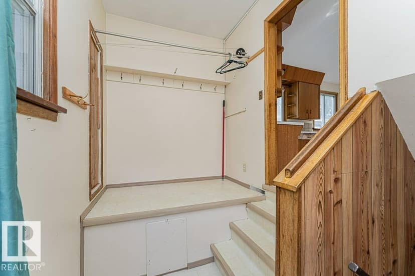 10509 77 ST NW — photo 28 of 40