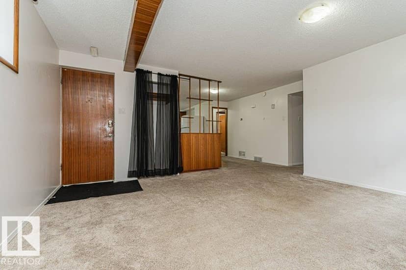 10509 77 ST NW — photo 32 of 40