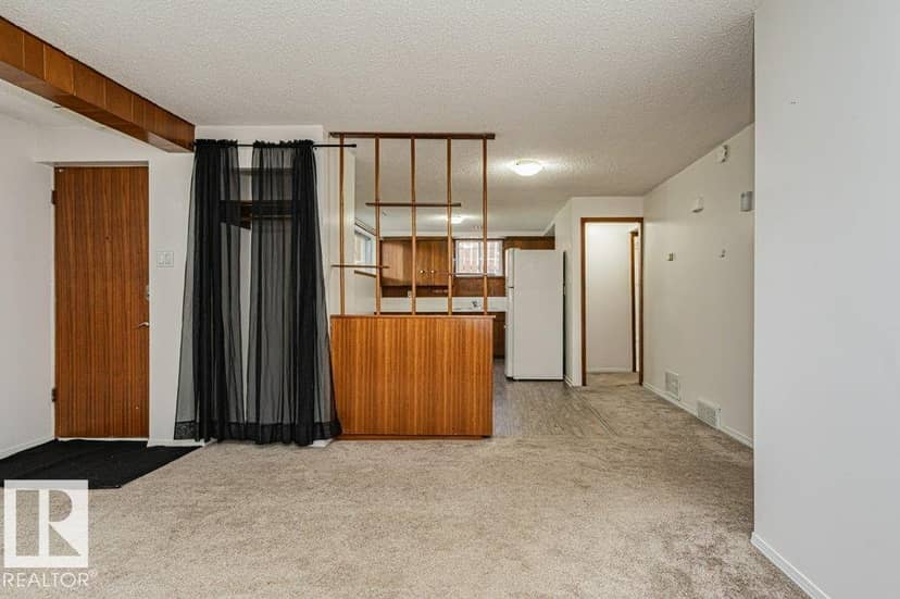 10509 77 ST NW — photo 34 of 40