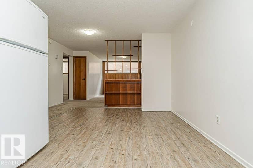 10509 77 ST NW — photo 37 of 40