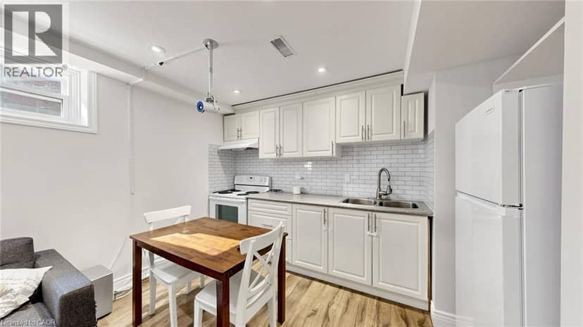 33 NEAPOLITAN Drive — photo 34 of 40