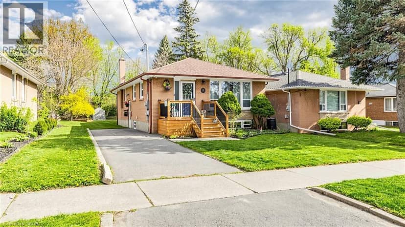 33 NEAPOLITAN Drive — photo 1 of 40