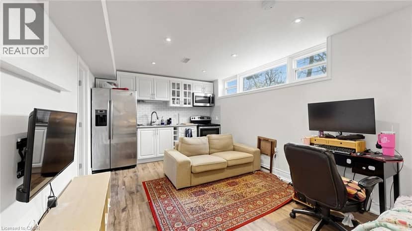 33 NEAPOLITAN Drive — photo 38 of 40