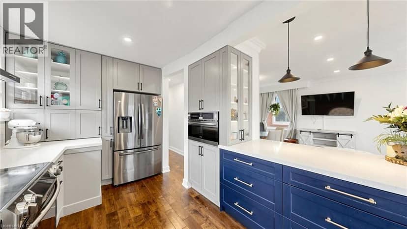 33 NEAPOLITAN Drive — photo 17 of 40