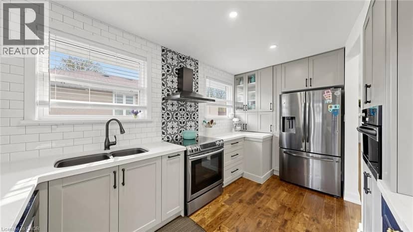33 NEAPOLITAN Drive — photo 14 of 40