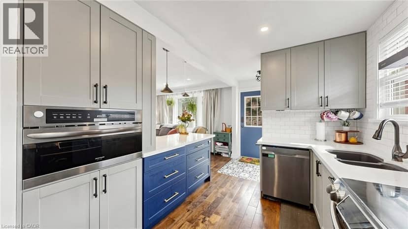 33 NEAPOLITAN Drive — photo 15 of 40