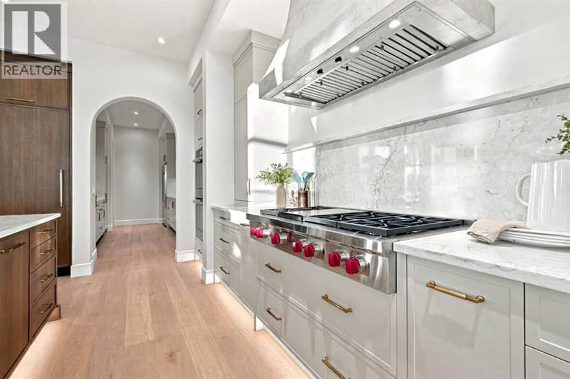 2920 Toronto Crescent NW — photo 11 of 40