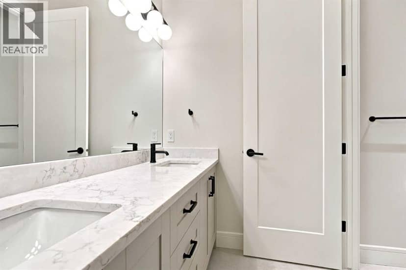 2920 Toronto Crescent NW — photo 32 of 40