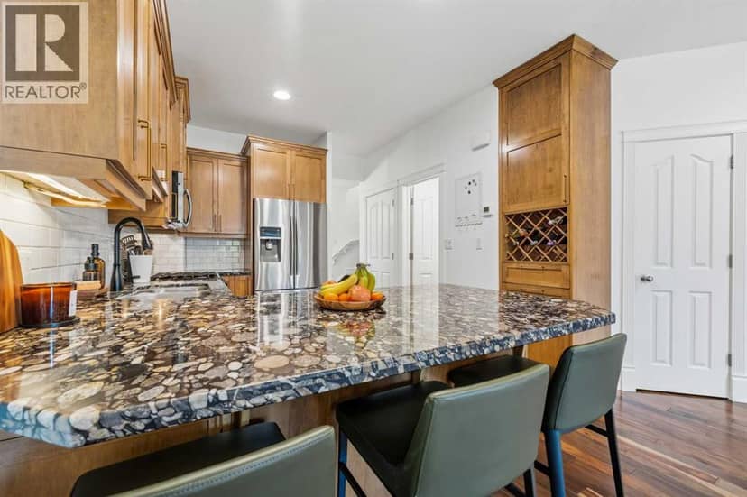 2422 3 Avenue NW — photo 13 of 38