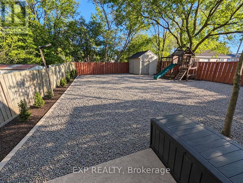 221 Henrietta Street N — photo 9 of 9