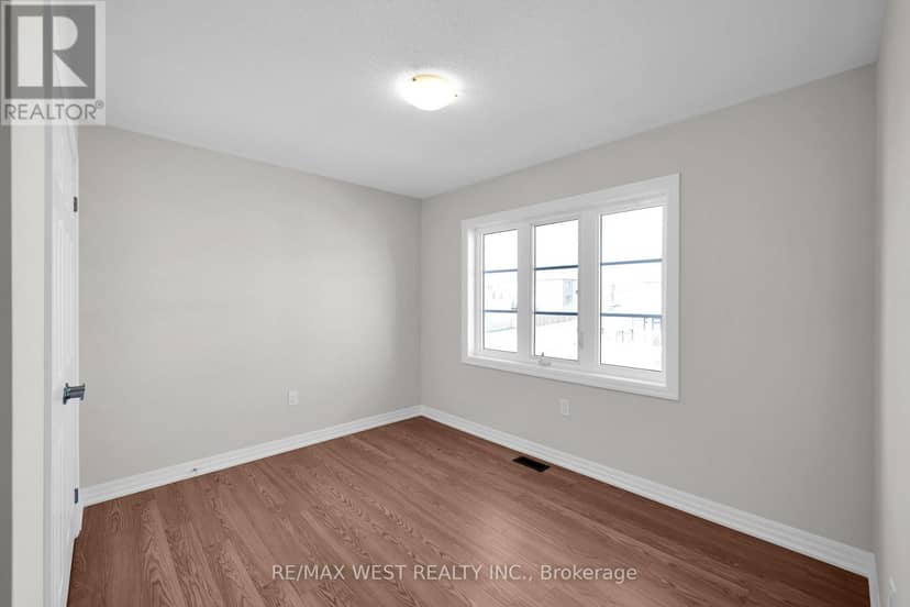 51 Northrop Avenue — photo 16 of 25