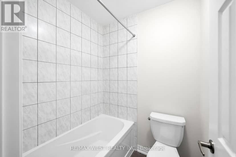 51 Northrop Avenue — photo 15 of 25
