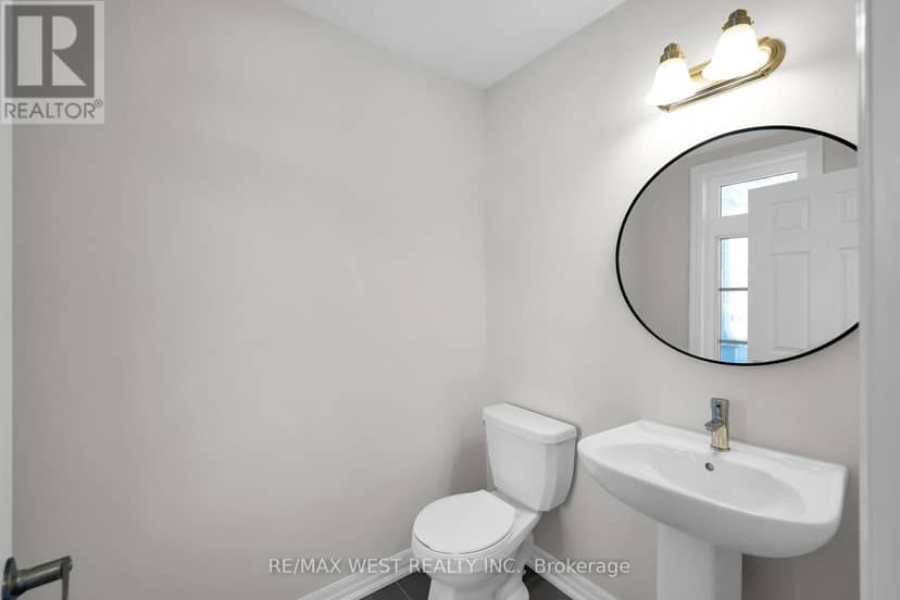 51 Northrop Avenue — photo 21 of 25