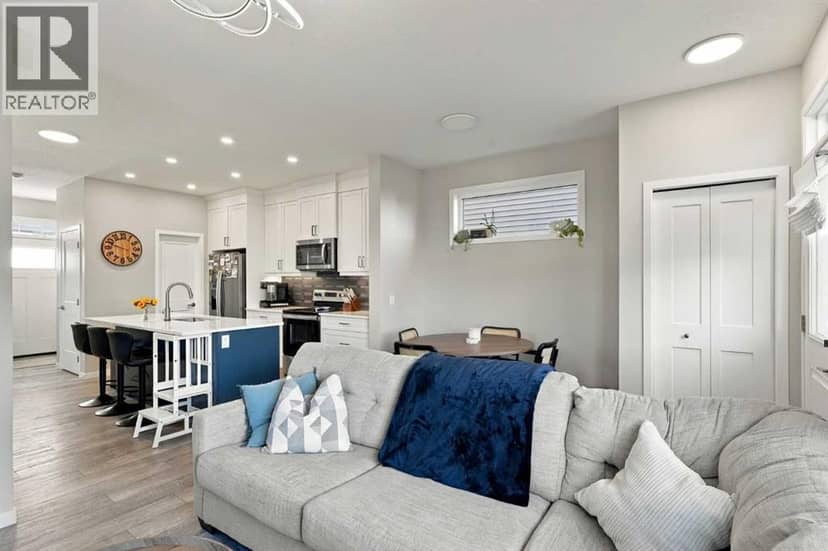 1501 3 Street SE — photo 10 of 33