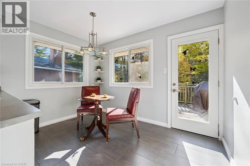81 SABRINA Crescent — photo 14 of 40