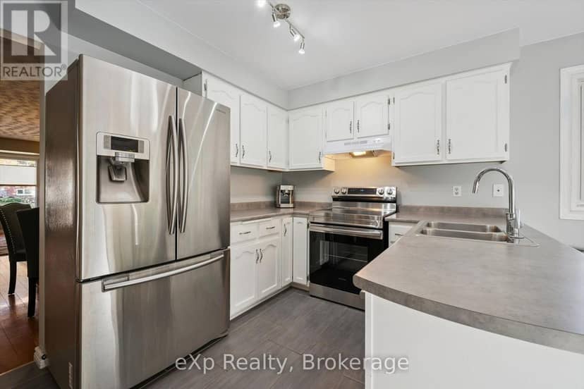 81 Sabrina Crescent — photo 16 of 40