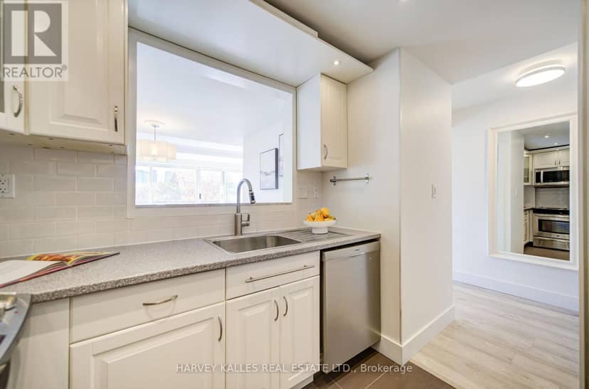512 - 1818 Bayview Avenue — photo 12 of 40