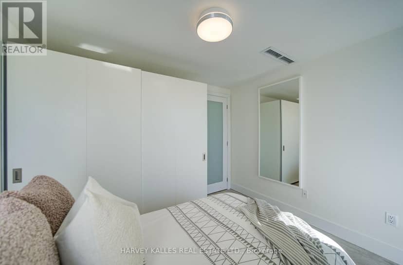 512 - 1818 Bayview Avenue — photo 30 of 40