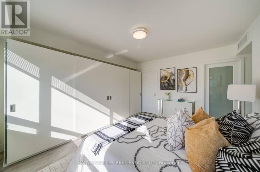 512 - 1818 Bayview Avenue — photo 34 of 40