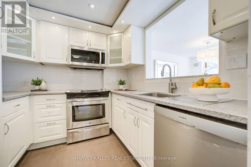 512 - 1818 Bayview Avenue — photo 9 of 40