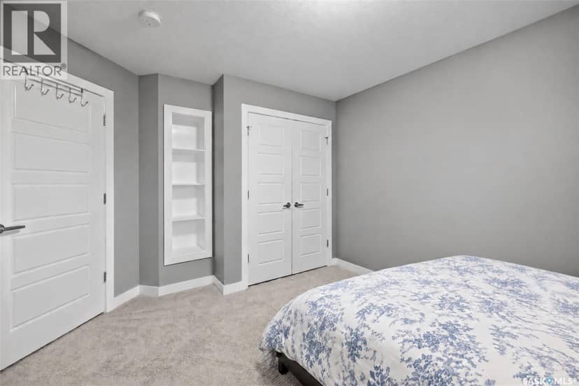 5681 Pearsall CRESCENT — photo 30 of 40