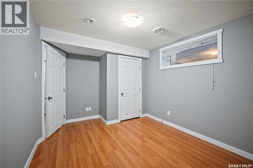 5681 Pearsall CRESCENT — photo 34 of 40