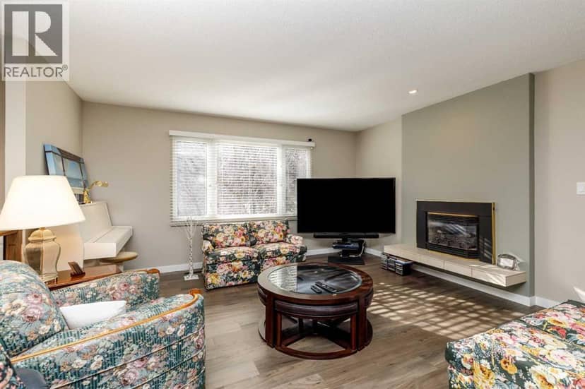 102 Welton Crescent — photo 11 of 40
