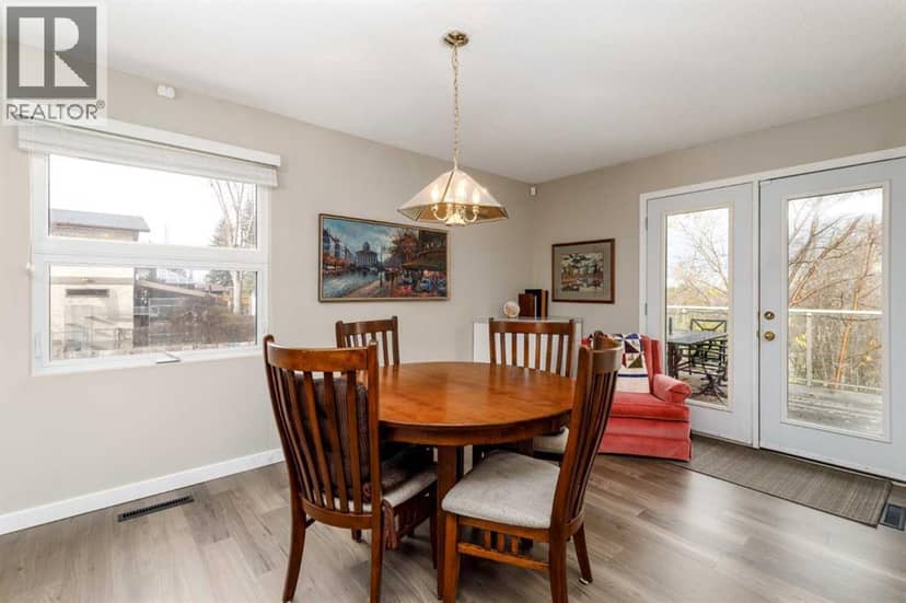 102 Welton Crescent — photo 9 of 40