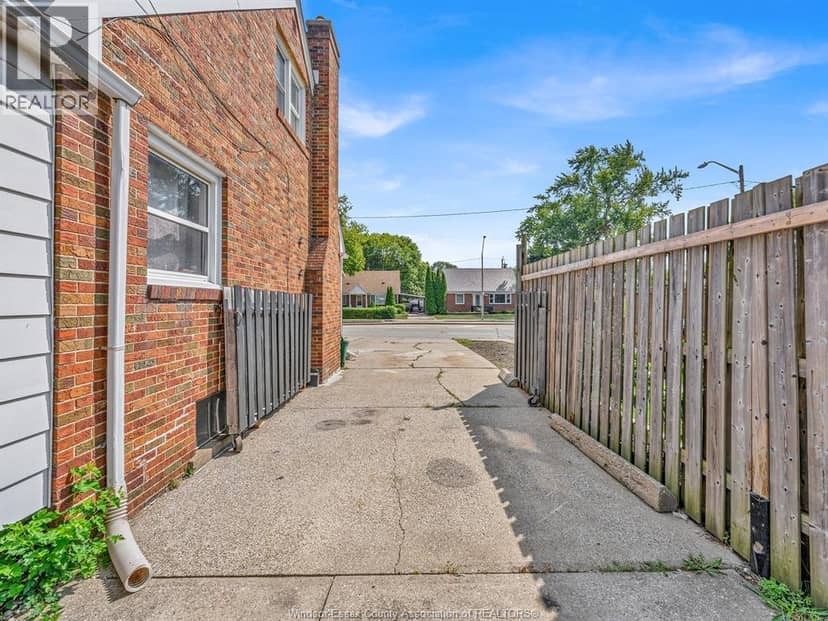 7640 WYANDOTTE STREET East, Windsor, photo 4