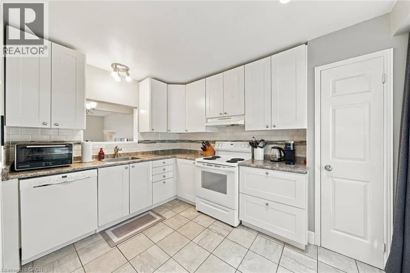55 KERMAN Avenue Unit# 47 — photo 4 of 40