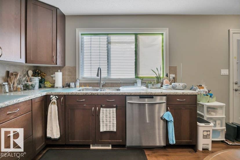 3728 Alexander Cr SW — photo 11 of 38