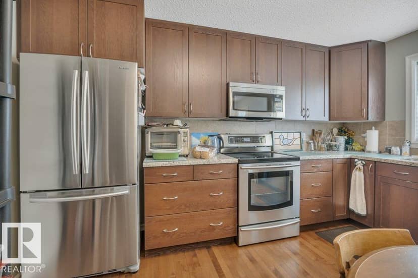 3728 Alexander Cr SW — photo 10 of 38