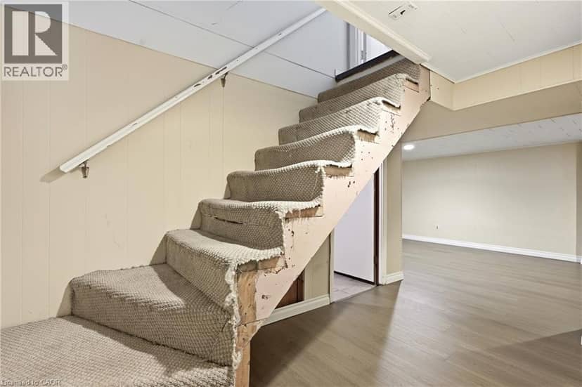160 LORNE Crescent — photo 38 of 40