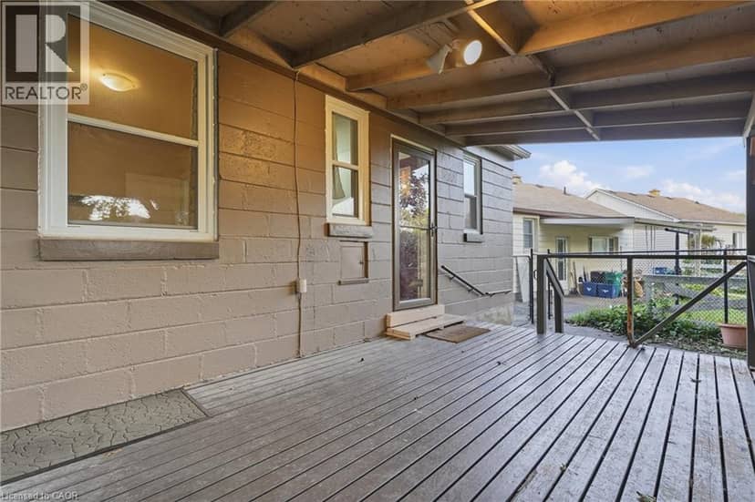 160 LORNE Crescent — photo 17 of 40