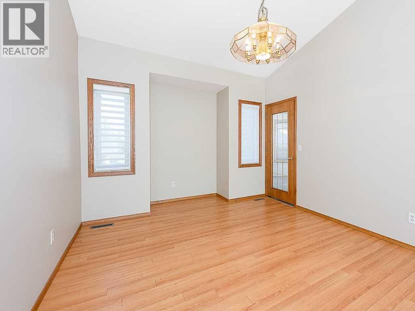 44 Straddock Crescent SW, Calgary, photo 6