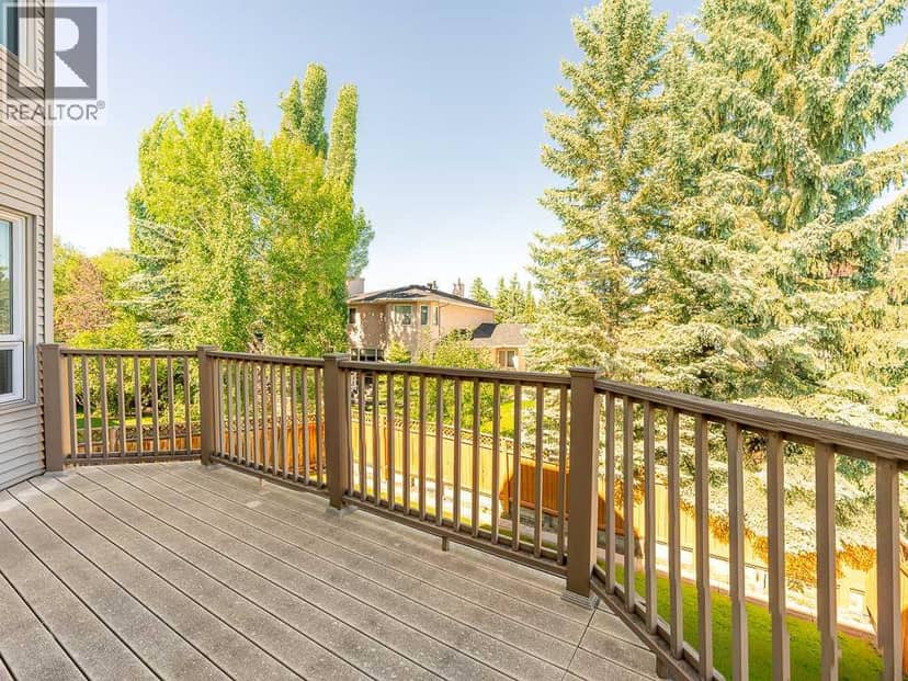44 Straddock Crescent SW — photo 10 of 39