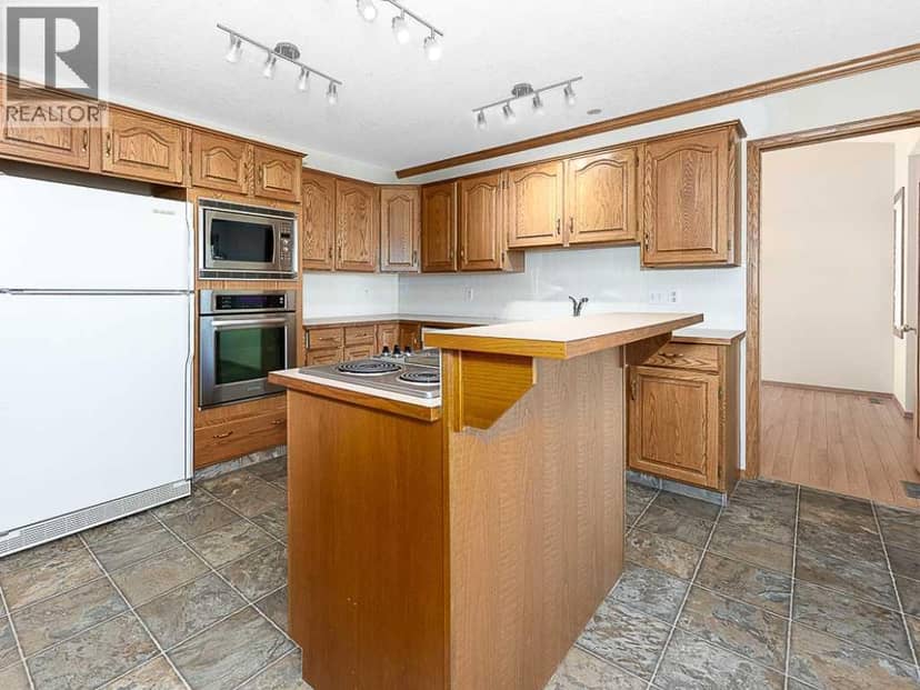 44 Straddock Crescent SW, Calgary, photo 7