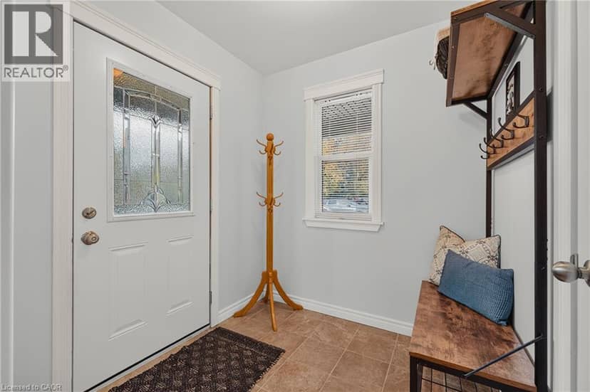 628 ELIZABETH Street W, Listowel, photo 2