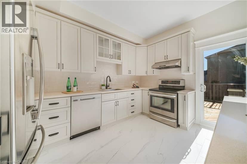 323 QUEENSTON Road — photo 18 of 40