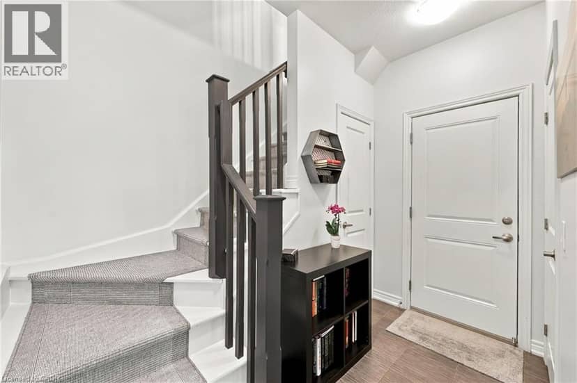 4 WATERVIEW Drive — photo 9 of 38