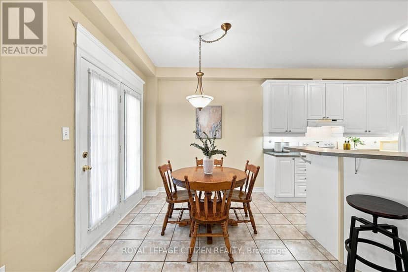 43 - 255 Shaftsbury Avenue — photo 18 of 40