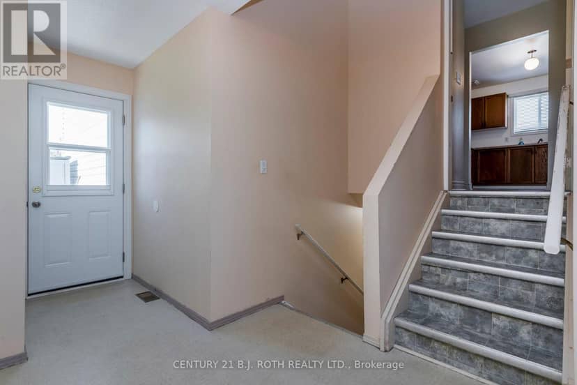 383 High Street, Orillia, photo 3