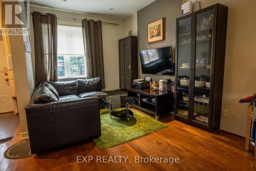 971 Lansdowne Avenue, Toronto, photo 4