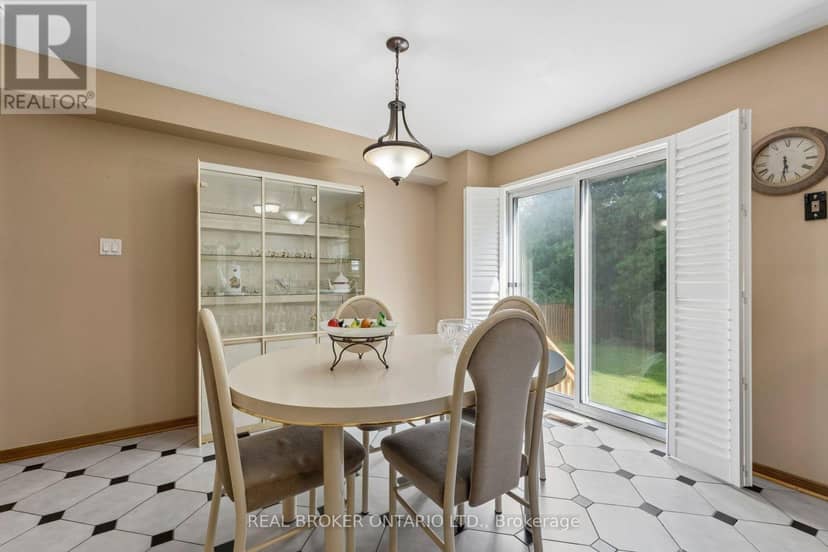 102 Coronation Circle — photo 18 of 40