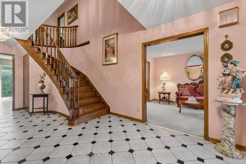 102 Coronation Circle — photo 9 of 40