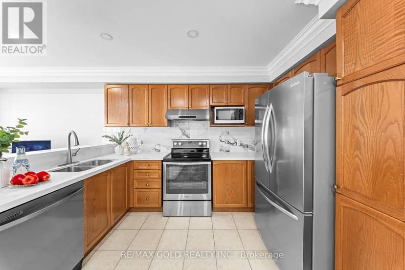33 Bay Breeze Drive — photo 11 of 38