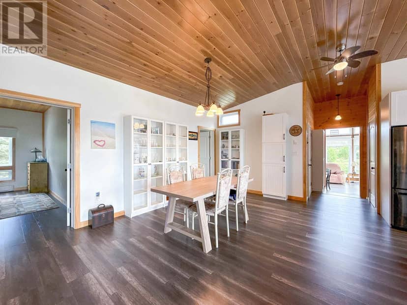 11348 Shore Road — photo 14 of 40