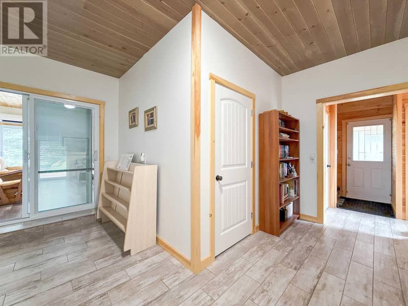 11348 Shore Road — photo 35 of 40
