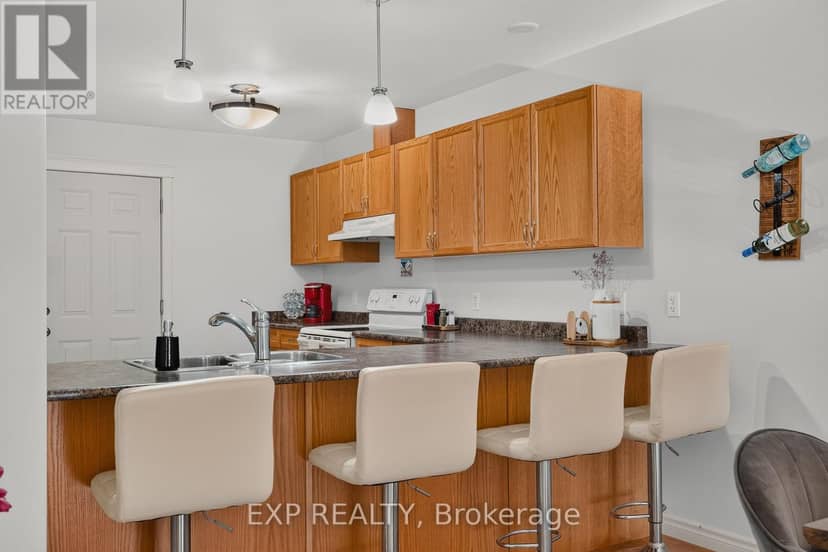 628 Elizabeth Street W, North Perth, photo 4